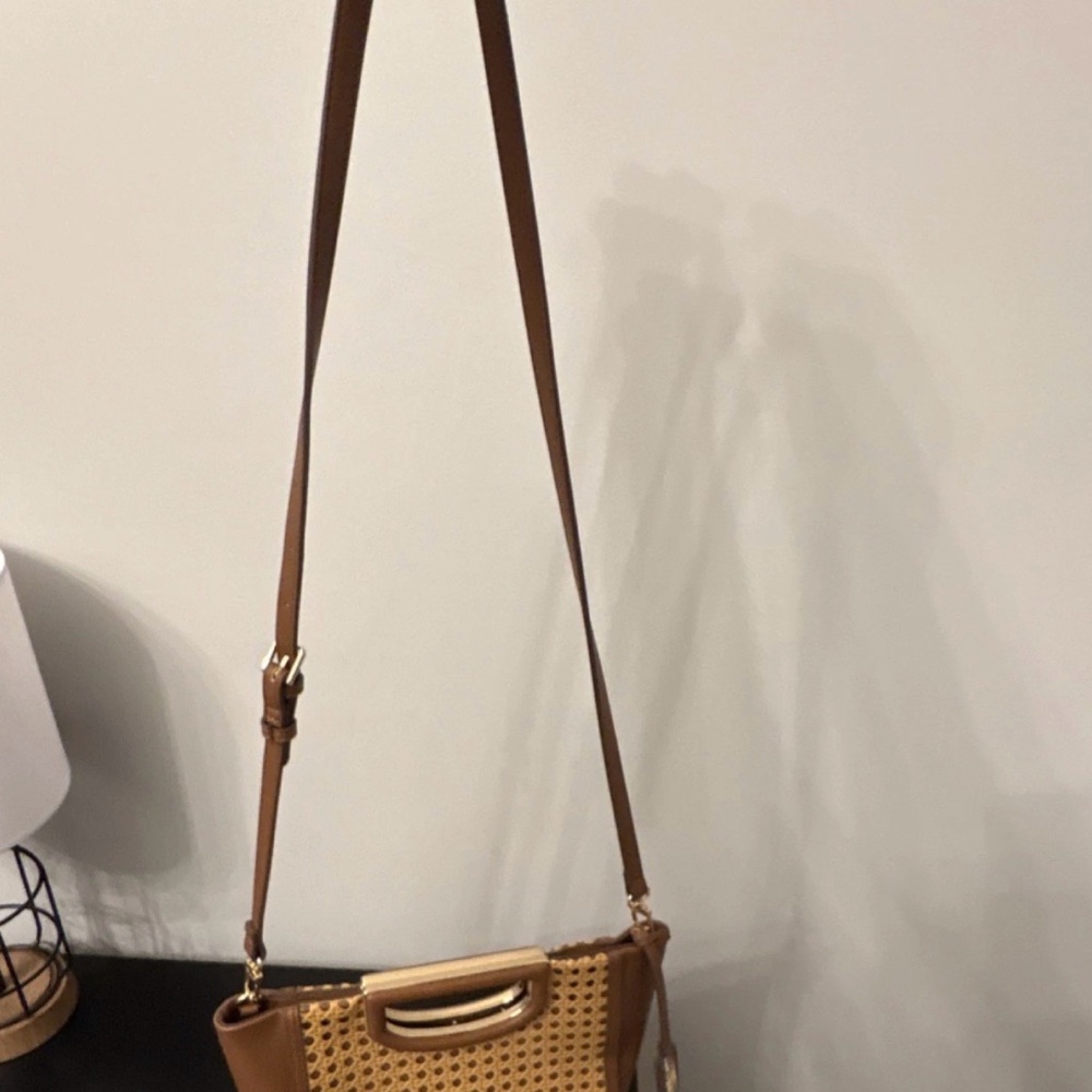 Anne Klein Woven Rattan and Tan Leather Handbag Magnetic Closure on Handles - Picture 9 of 9